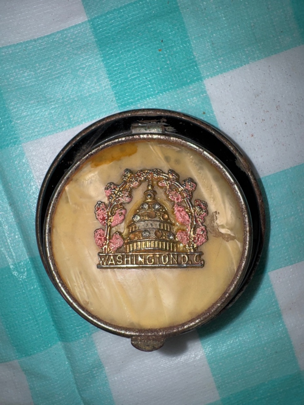vintage Washington D.C. souvenir makeup powder compact 1940s or 1950s